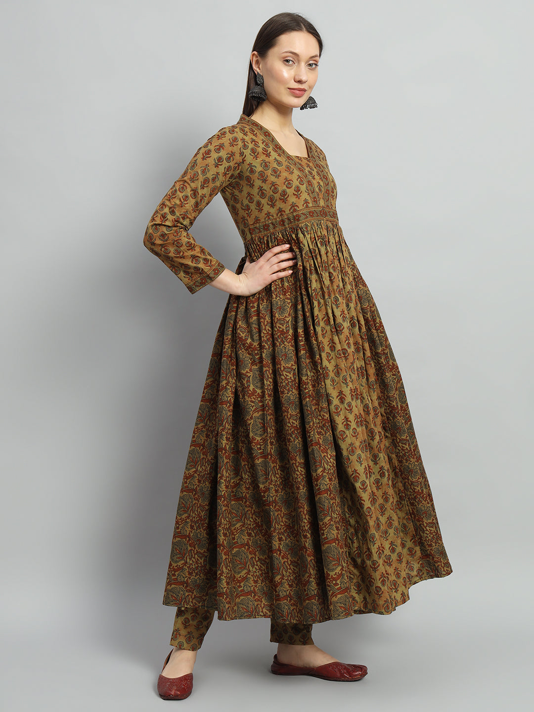 Woman wearing a brown floral printed maternity kurta with three-quarter sleeves and matching pants